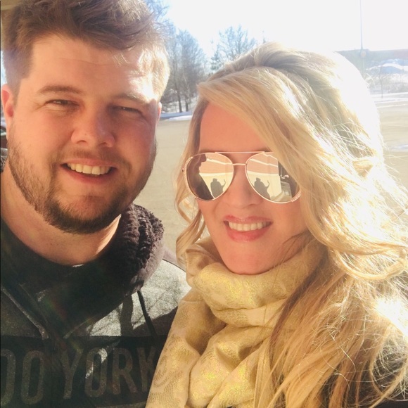 Meet your Posher, Aimee - Picture 2 of 3